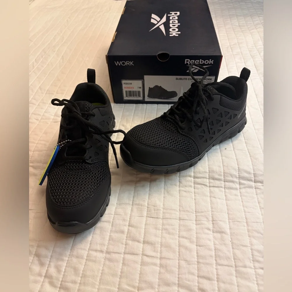 Reebok lace up